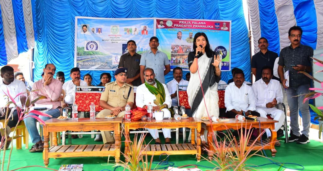 భద్రంగా.. సామాజిక బాధ్యతగా రోడ్డుపై వెళ్లాలి  వాహనదారులు, ప్రజల భద్రతకు అరైవ్.. అలైవ్ కార్యక్రమాలు అమలు